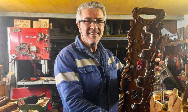 La storia di Angelo: l'intagliatore delle "troccole" che suonano a Taranto nella settimana santa